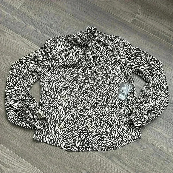 ✨🆕Vince Camuto🆕✨ | Opulent mood long sleeve blouse in cream and black - Picture 9 of 12